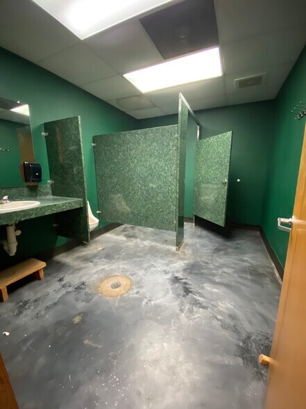 More Photos Of 4420-4422 Highway 22, Mandeville Office For Sale