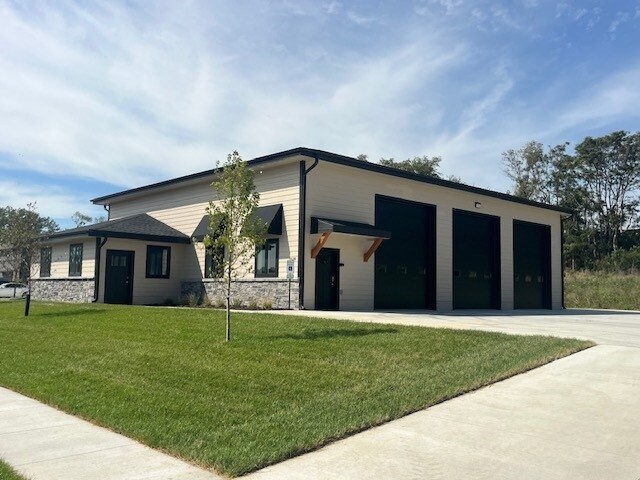 Primary Photo Of 3528 14th Ave, Council Bluffs Flex For Lease