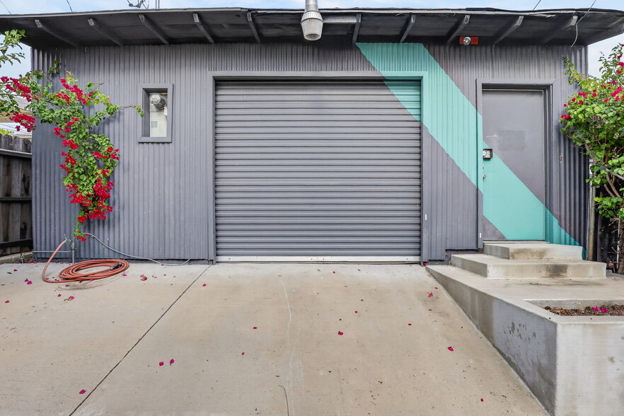More Photos Of 9939 Commerce Ave, Tujunga Storefront For Sale