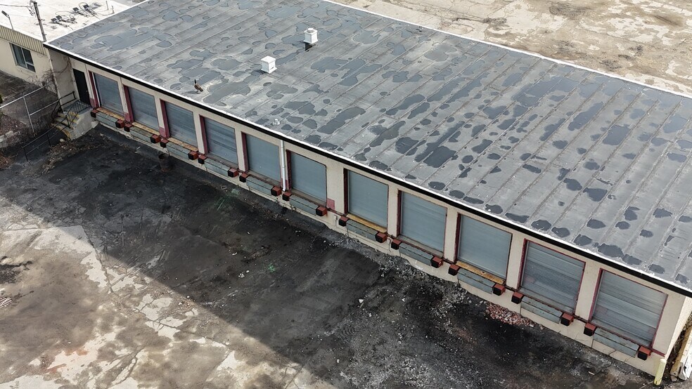 More Photos Of 22 Spence St, Bay Shore Distribution For Lease