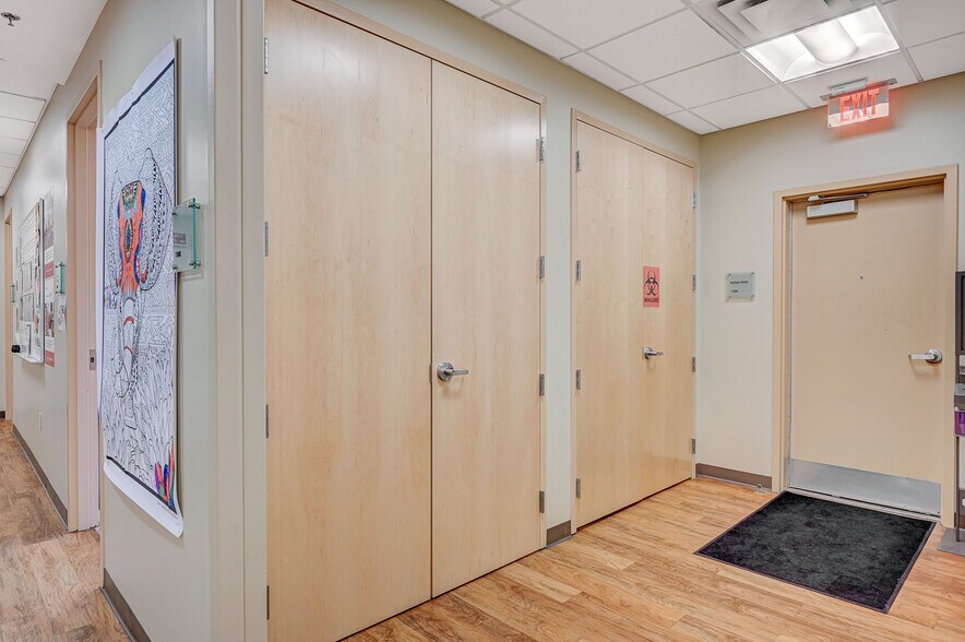 More Photos Of 270 W Lake Mead Pky, Henderson Freestanding For Sale