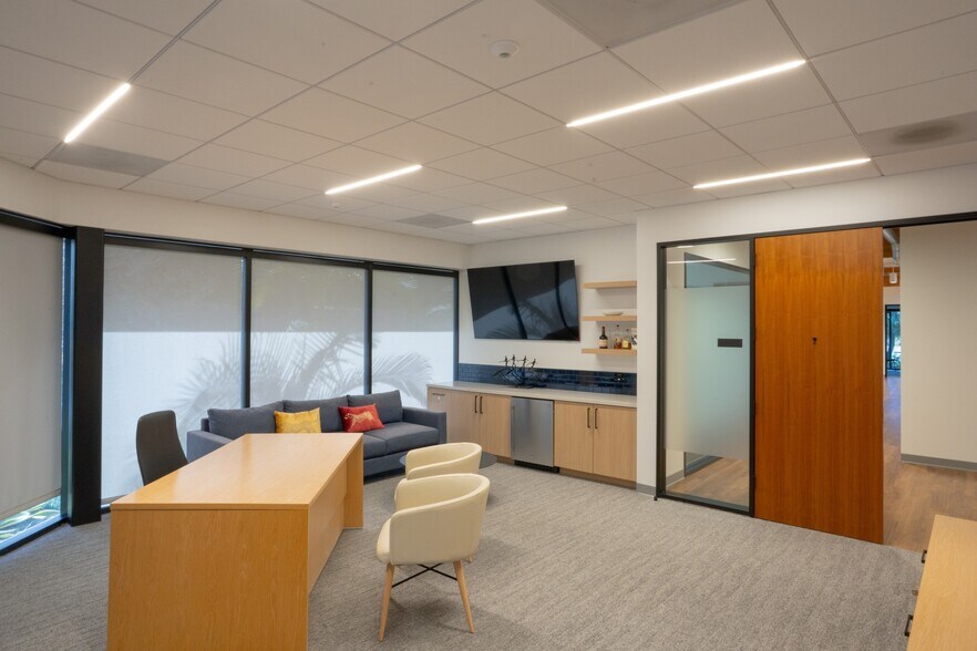 More Photos Of 5186 Carroll Canyon Rd, San Diego Office For Sale