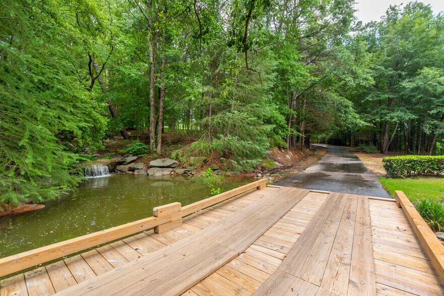 More Photos Of 565 Owens Gin Rd NE, Calhoun Lodge Meeting Hall For Sale