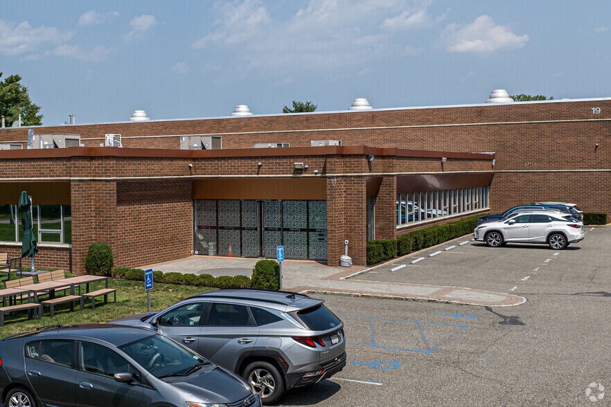 More Photos Of 19 Harbor Park Dr, Port Washington Warehouse For Lease