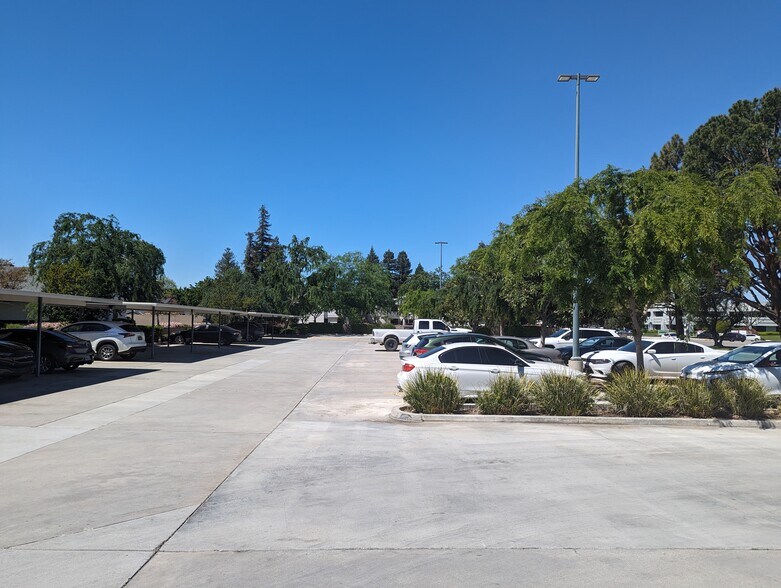 More Photos Of 5100 California Ave, Bakersfield Office For Lease
