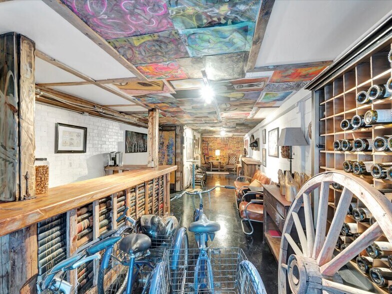 More Photos Of 132 Nacogdoches St, Center Storefront Retail Residential For Sale