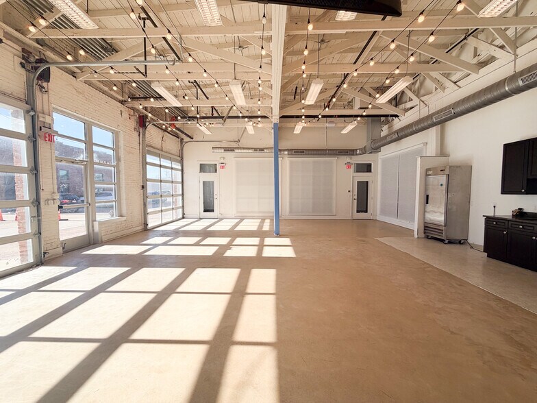 More Photos Of 213-215 W Ennis Ave, Ennis Restaurant For Lease