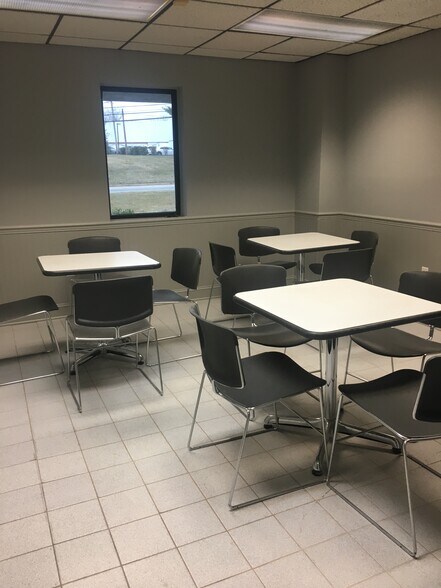 More Photos Of 69 Readington Rd, Branchburg Showroom For Lease