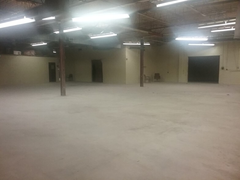 More Photos Of 70 Pitney Rd, Lancaster Warehouse For Lease