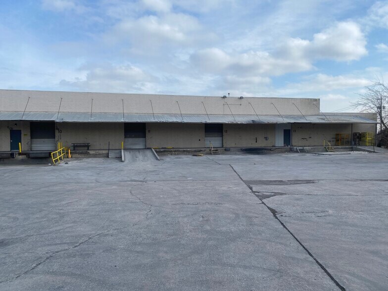 More Photos Of 5524 E 12th St, Tulsa Warehouse For Sale