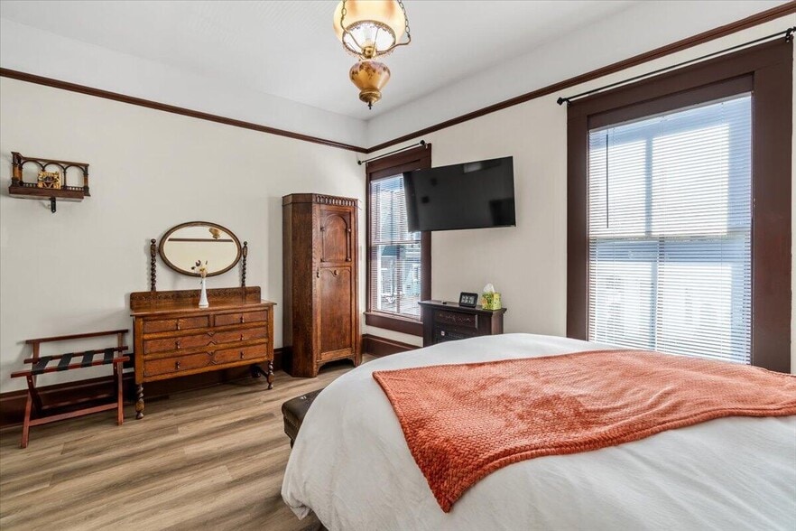 More Photos Of 315 Main St, Ferndale Hotel For Sale