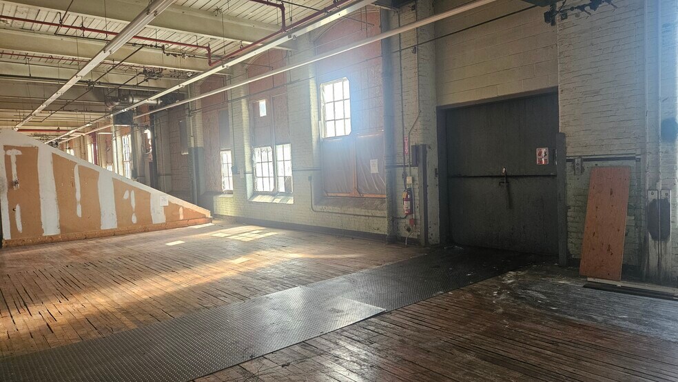 More Photos Of 159 Singleton St, Woonsocket Manufacturing For Lease