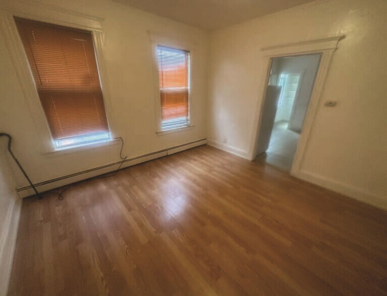 More Photos Of 27-29 Bond St, Hartford Apartments For Sale