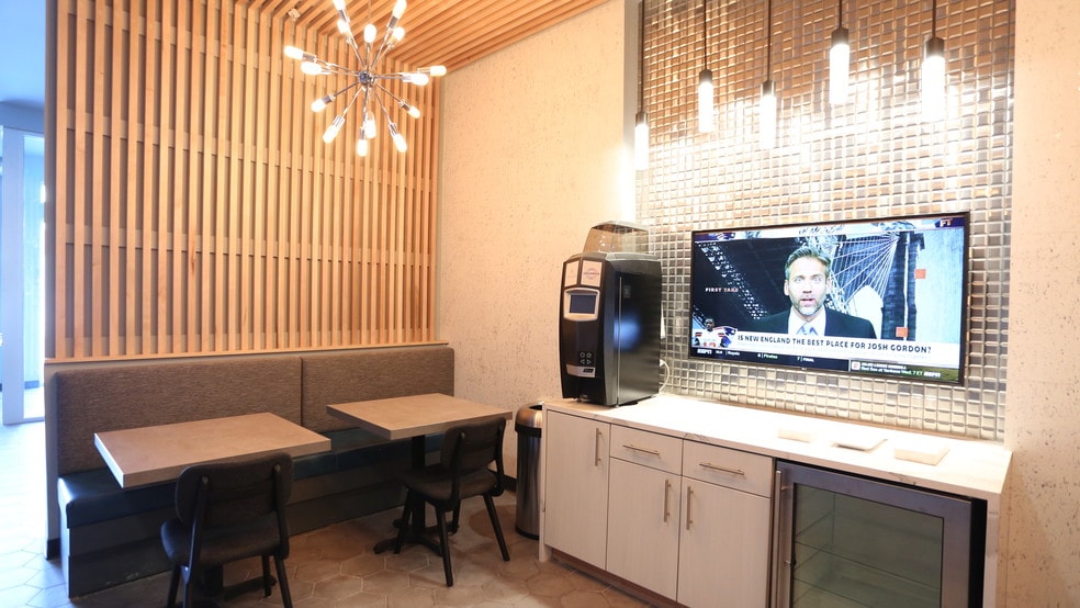 More Photos Of 1400 N High St, Columbus Apartments For Lease
