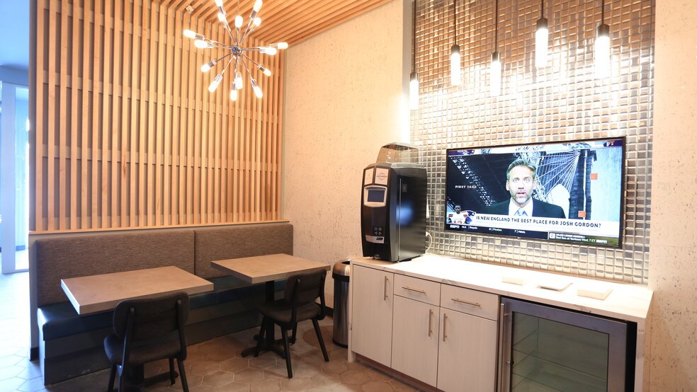 More Photos Of 1400 N High St, Columbus Apartments For Lease