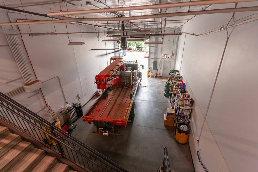 More Photos Of 7292 Greenridge Rd, Windsor Warehouse For Lease