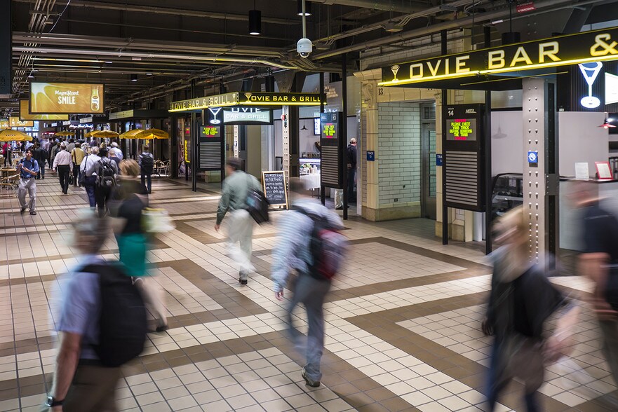 More Photos Of 100-118 N Canal St, Chicago Storefront For Lease