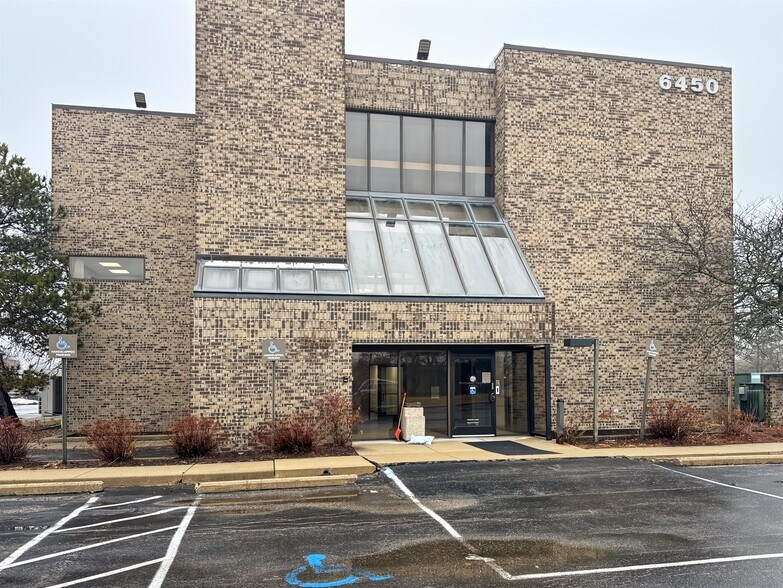 More Photos Of 6450 Farmington Rd, West Bloomfield Coworking Space