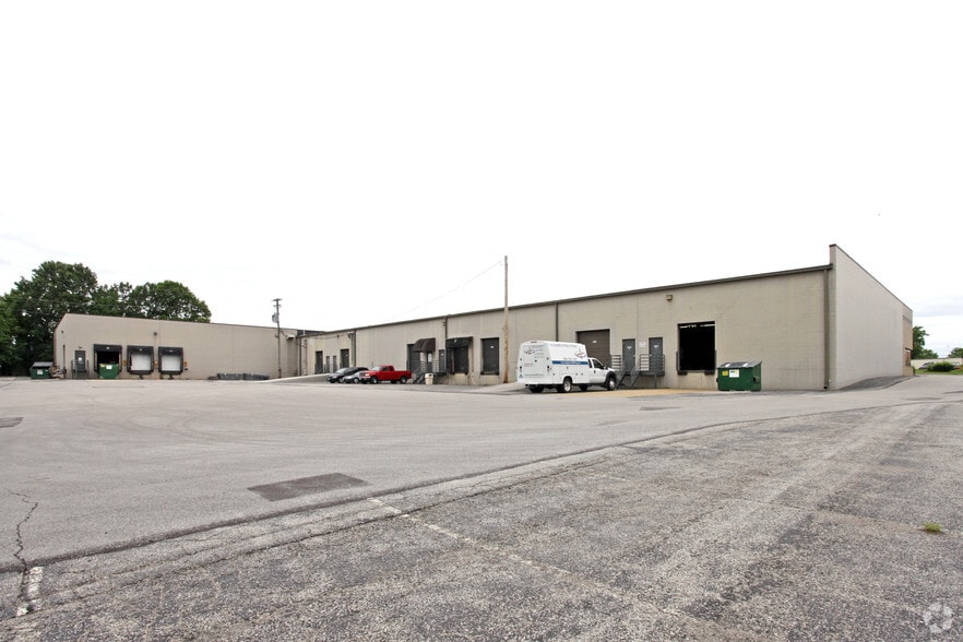 More Photos Of 1626 Headland Dr, Fenton Warehouse For Lease