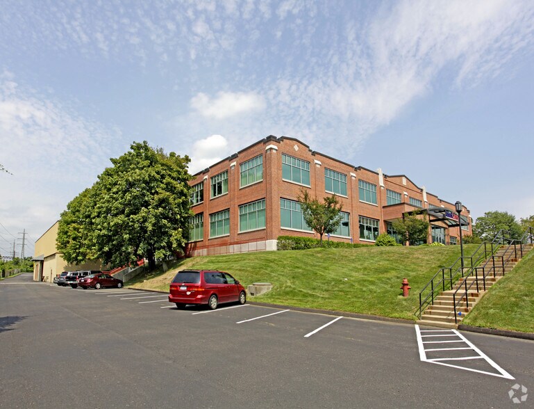 More Photos Of 88-112 Hamilton Ave, Stamford Warehouse For Lease