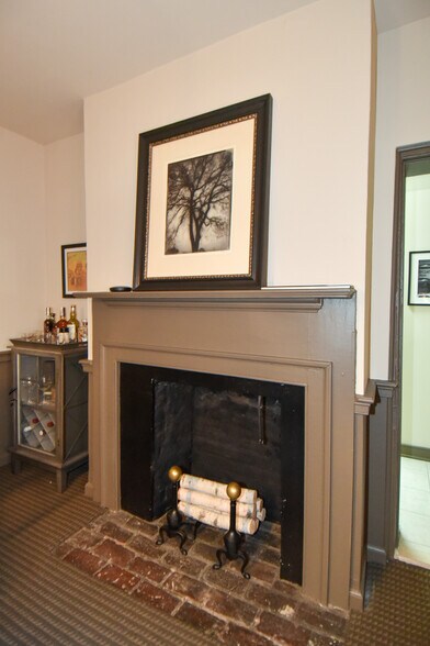 More Photos Of 109-111 S Fairfax St, Alexandria Office For Sale