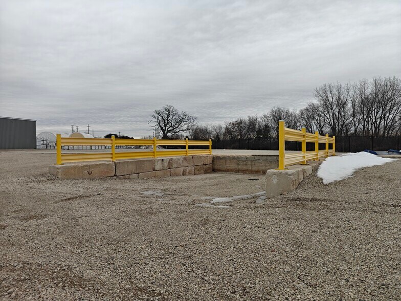 More Photos Of 1300 W Roosevelt Rd, Northwoods Land For Lease