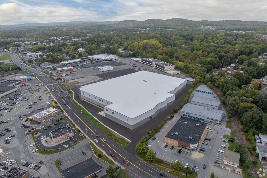 More Photos Of 102 Dolson Ave, Middletown Distribution For Lease