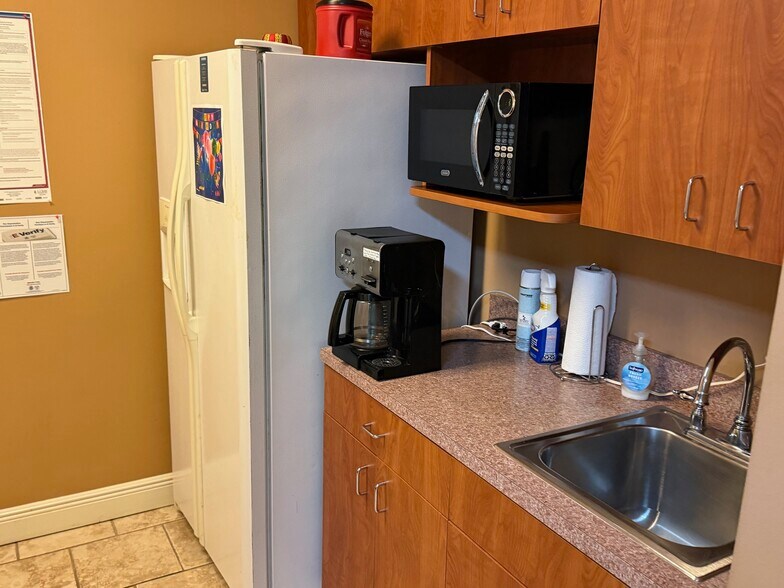 More Photos Of 565 S Hercules Ave, Clearwater Office For Sale