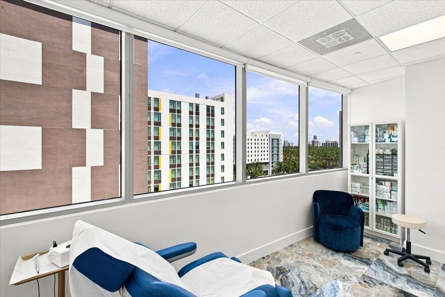 More Photos Of 2920-2950 NE 207th St, Aventura Unknown For Lease