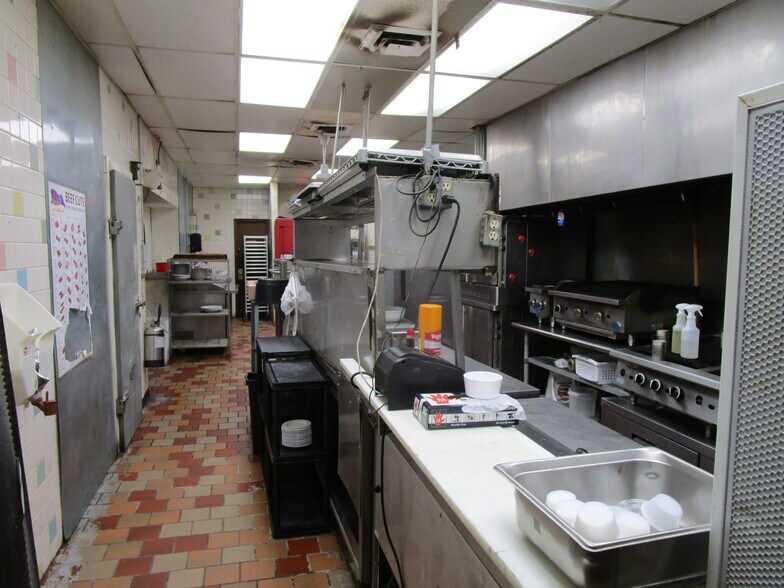 More Photos Of 1301 E Fulton St, Garden City Bar For Sale