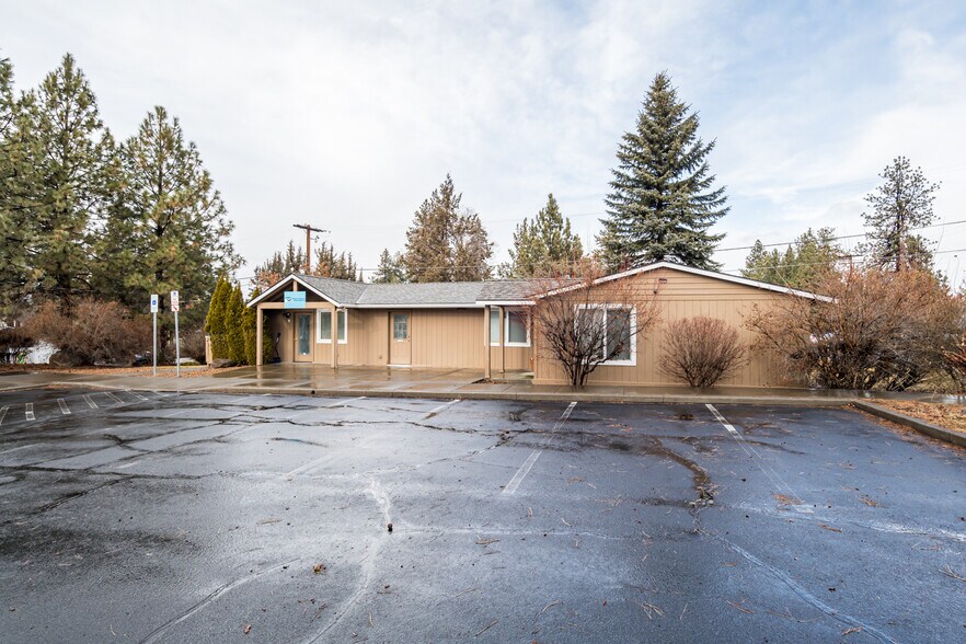 More Photos Of 909-925 SE 2nd St, Bnd, Bend Office For Lease