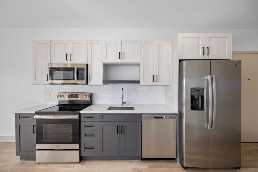 More Photos Of 27 S Squirrel Rd, Auburn Hills Coworking Space