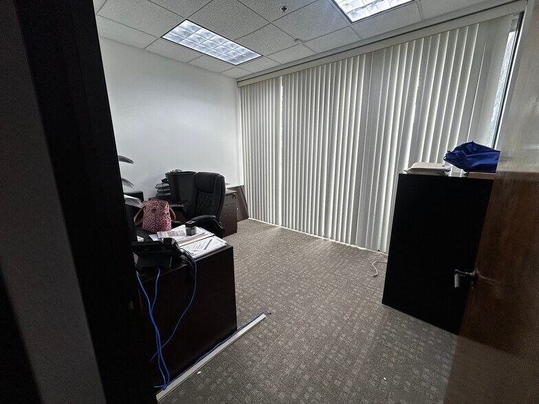 More Photos Of 8249 Parkline Blvd, Orlando Warehouse For Lease