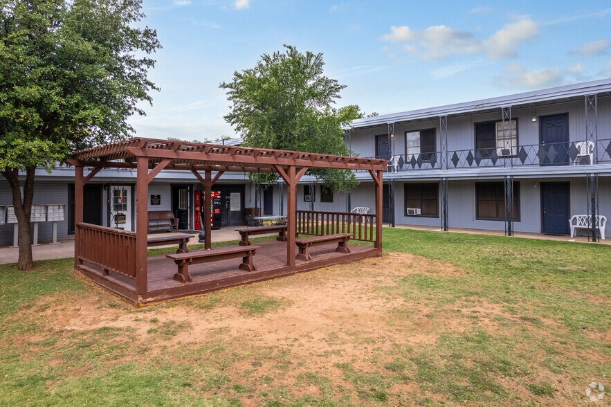 More Photos Of 2301 50th St, Lubbock Apartments For Sale