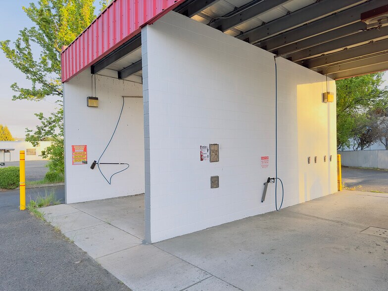 More Photos Of 1027 Linden Ave, Lewiston Carwash For Sale