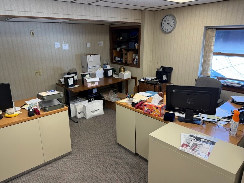More Photos Of 1001 2nd Ave, Rockford Specialty For Sale