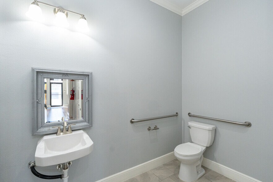 More Photos Of 18510 Green Land Way, Houston Medical For Lease