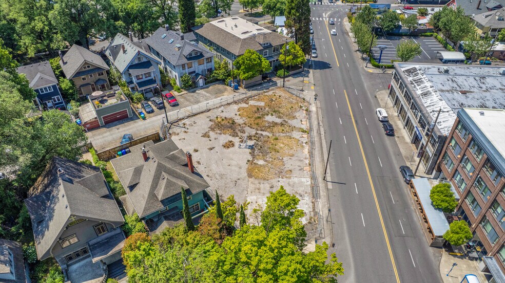 More Photos Of 1312-1334 SE Hawthorne Blvd, Portland Land For Sale