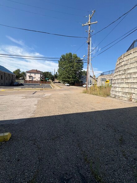 More Photos Of 2017 Sunset Blvd, Steubenville Office For Lease