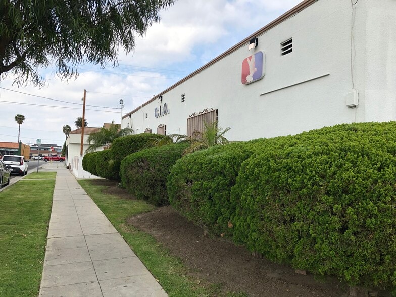 More Photos Of 6416 Corona Ave, Bell Religious Facility For Sale