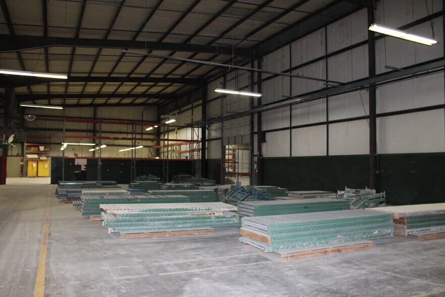 More Photos Of 8328 Macarthur Dr, North Little Rock Manufacturing For Lease