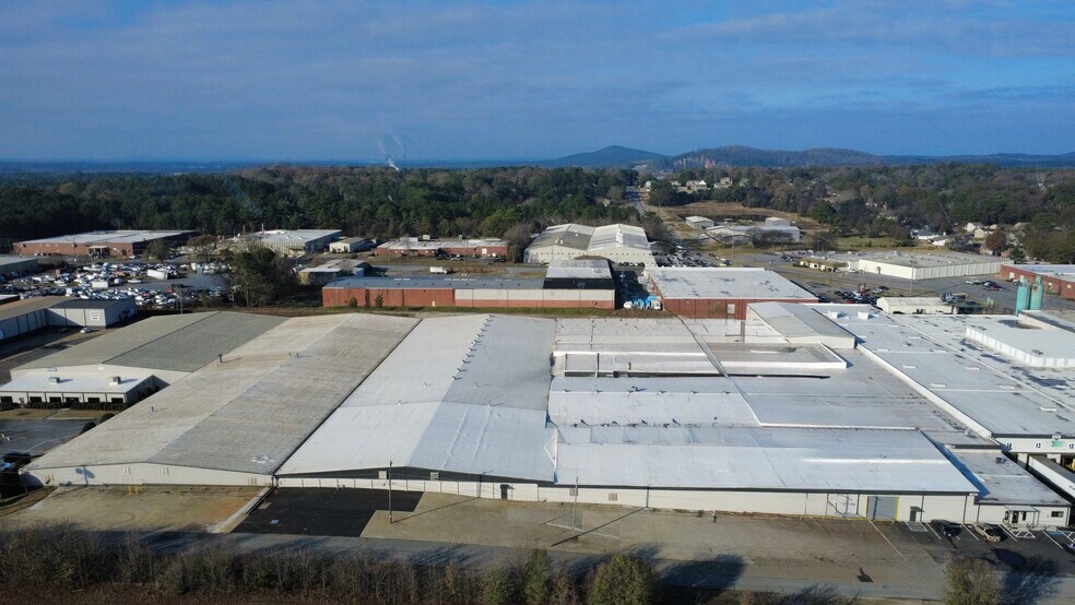 More Photos Of 765 S Erwin St, Cartersville Warehouse For Lease