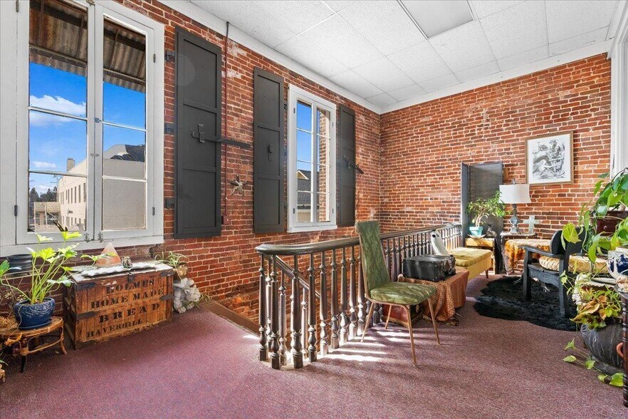 More Photos Of 107 W Main St, Grass Valley Storefront Retail Office For Sale