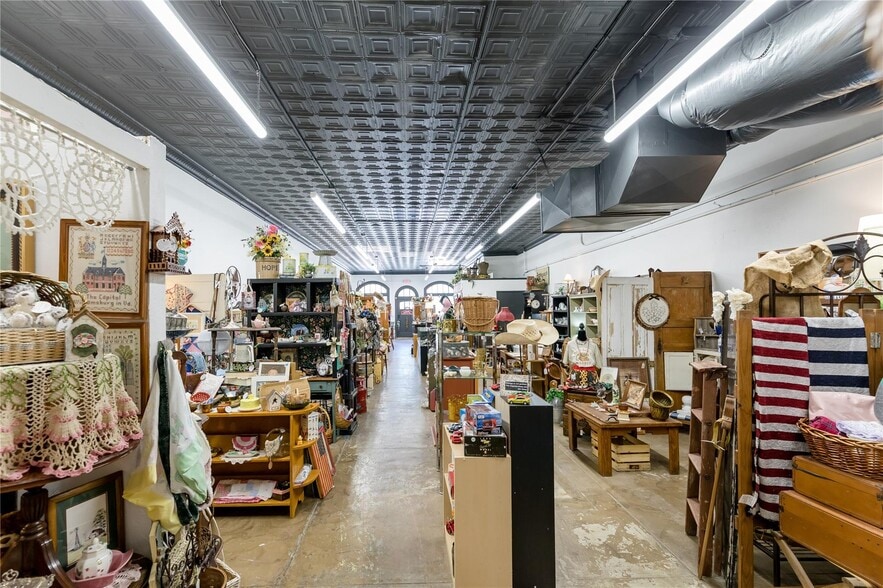 More Photos Of 218 W Broadway Ave, Elk City General Retail For Sale