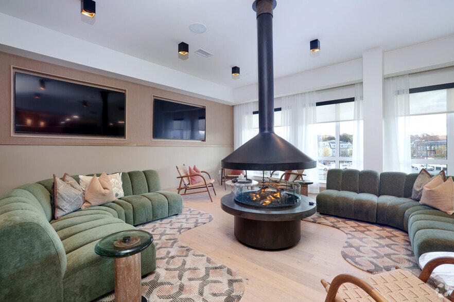 More Photos Of 266 Canal St, Salem Apartments For Lease