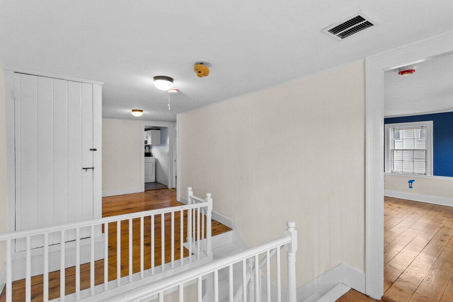 More Photos Of 80 Lafayette Rd, Hampton Falls Freestanding For Sale