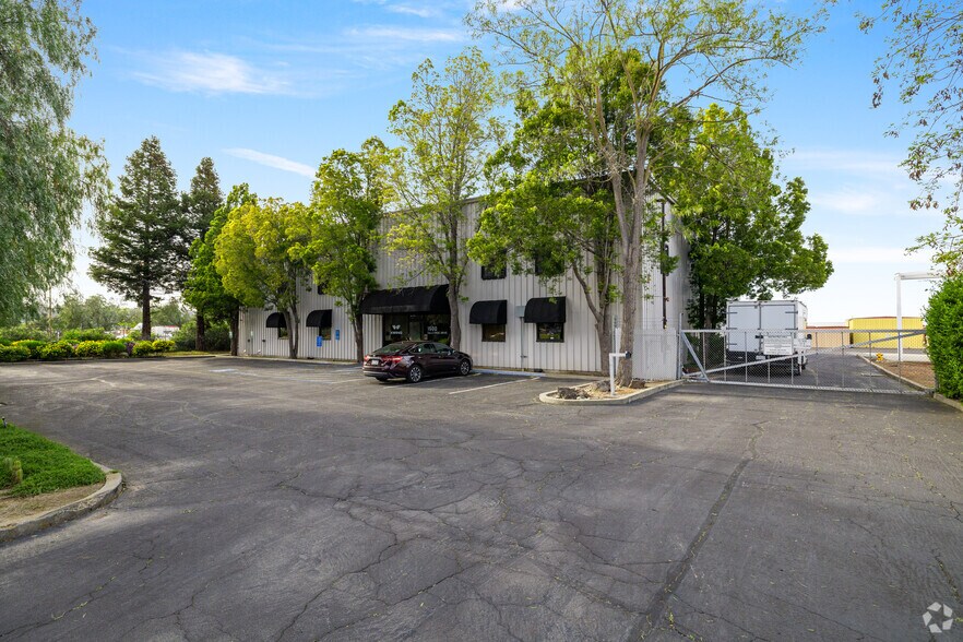 More Photos Of 1500 Sally Ride Dr, Concord Airplane Hangar For Sale