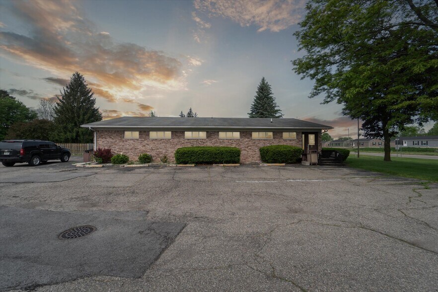 Primary Photo Of 4344 Richfield Rd, Flint Office For Sale