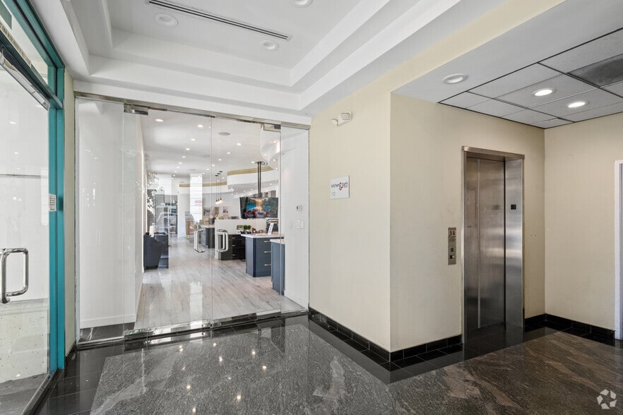 More Photos Of 14925-14945 Ventura Blvd, Sherman Oaks Office For Lease