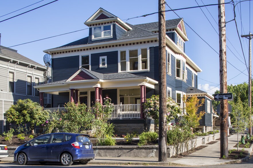 Primary Photo Of 1634 NW Everett St, Portland Apartments For Sale